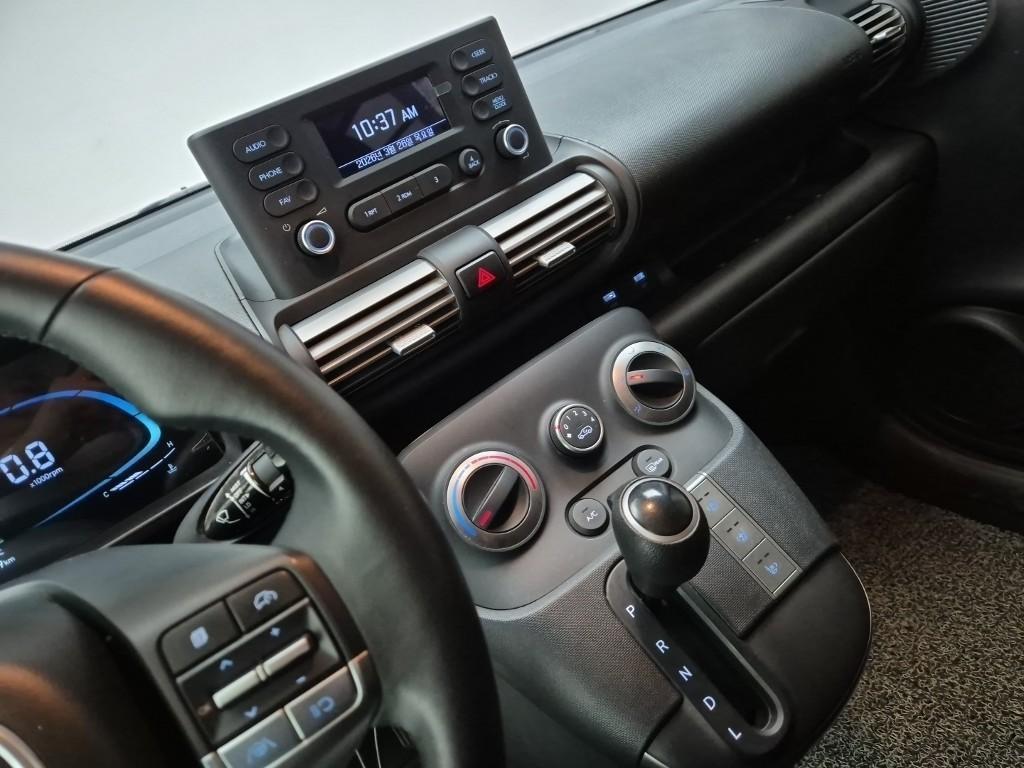 HYUNDAI Casper - Vista 10