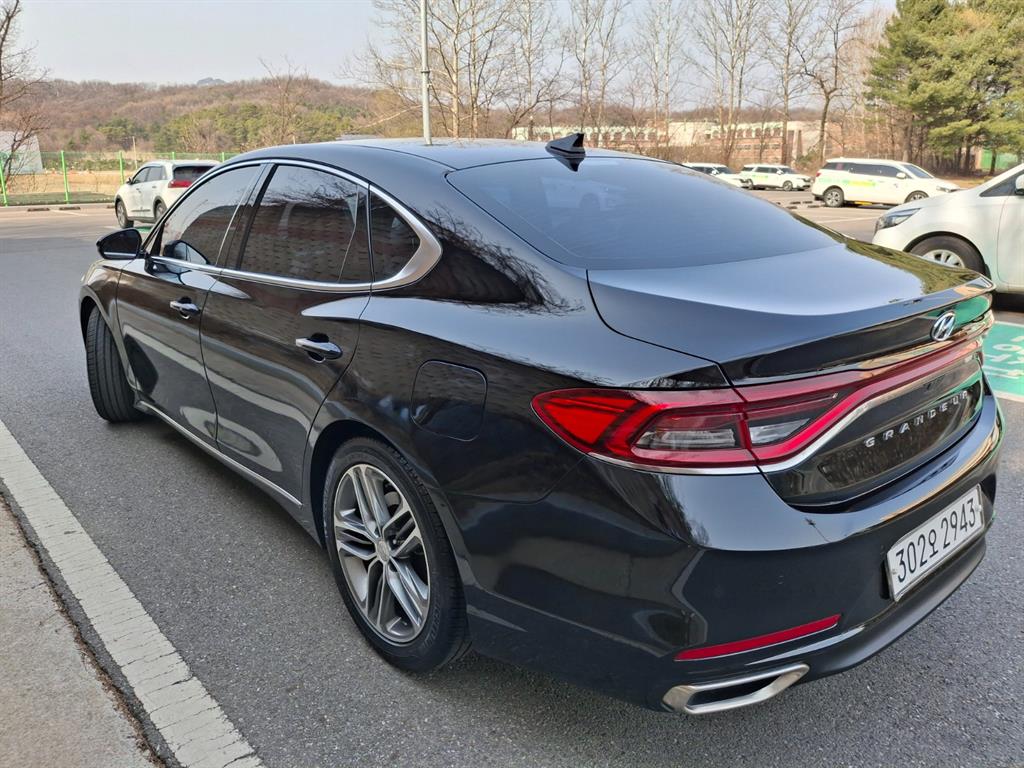 HYUNDAI Grandeur - Vista 5