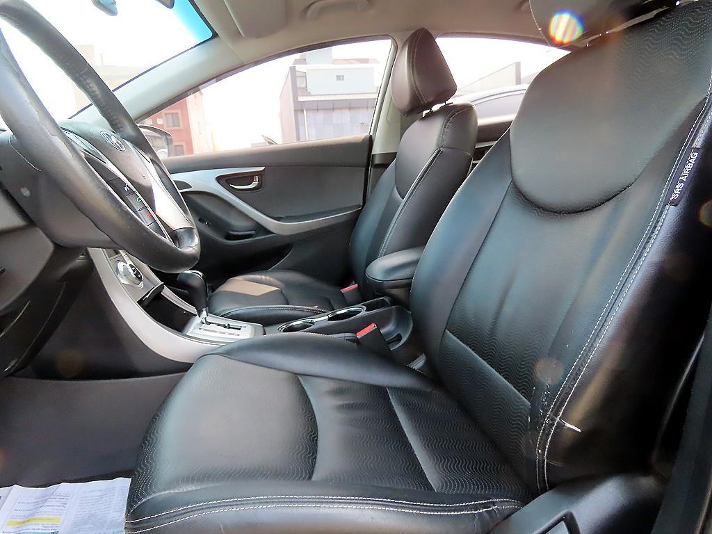 HYUNDAI Avante - Vista 5