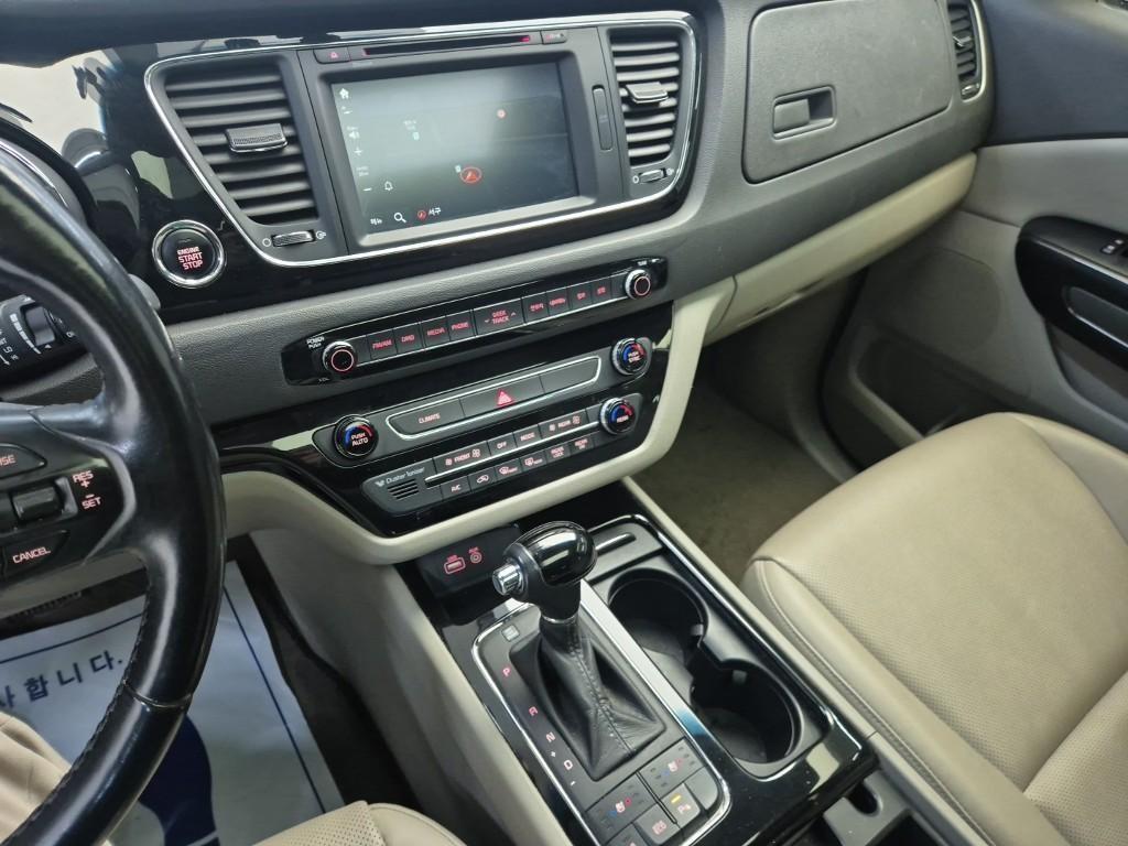 KIA Carnival - Vista 10