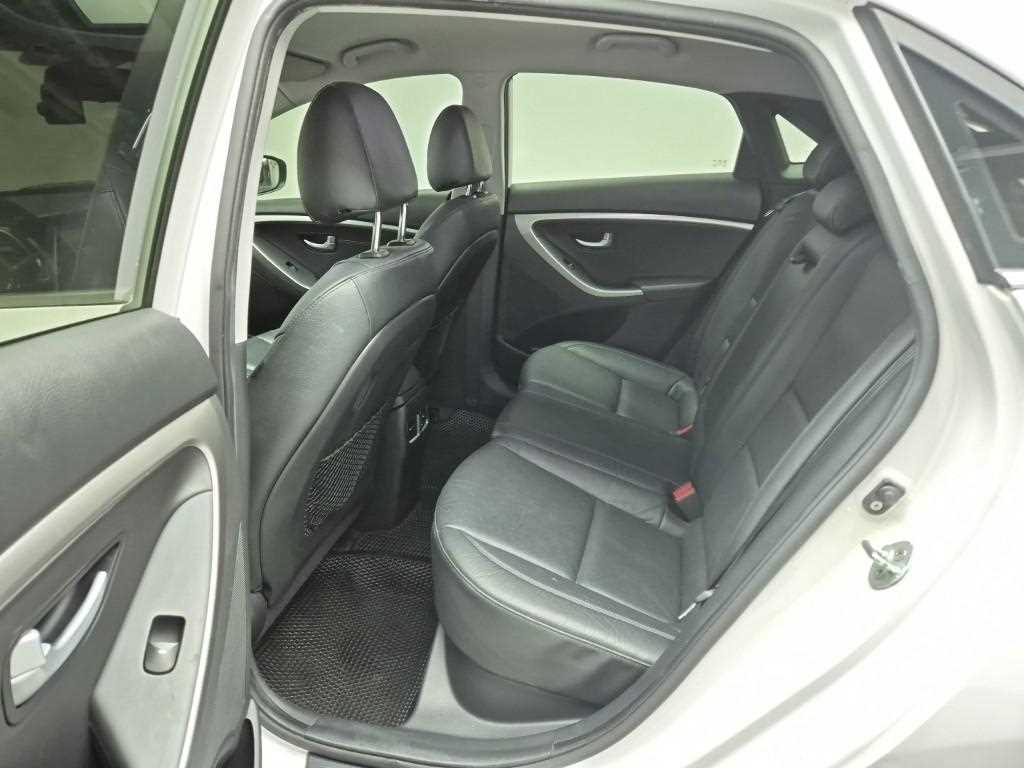 HYUNDAI i30 - Vista 12