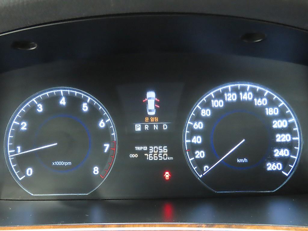 HYUNDAI Equus - Vista 11