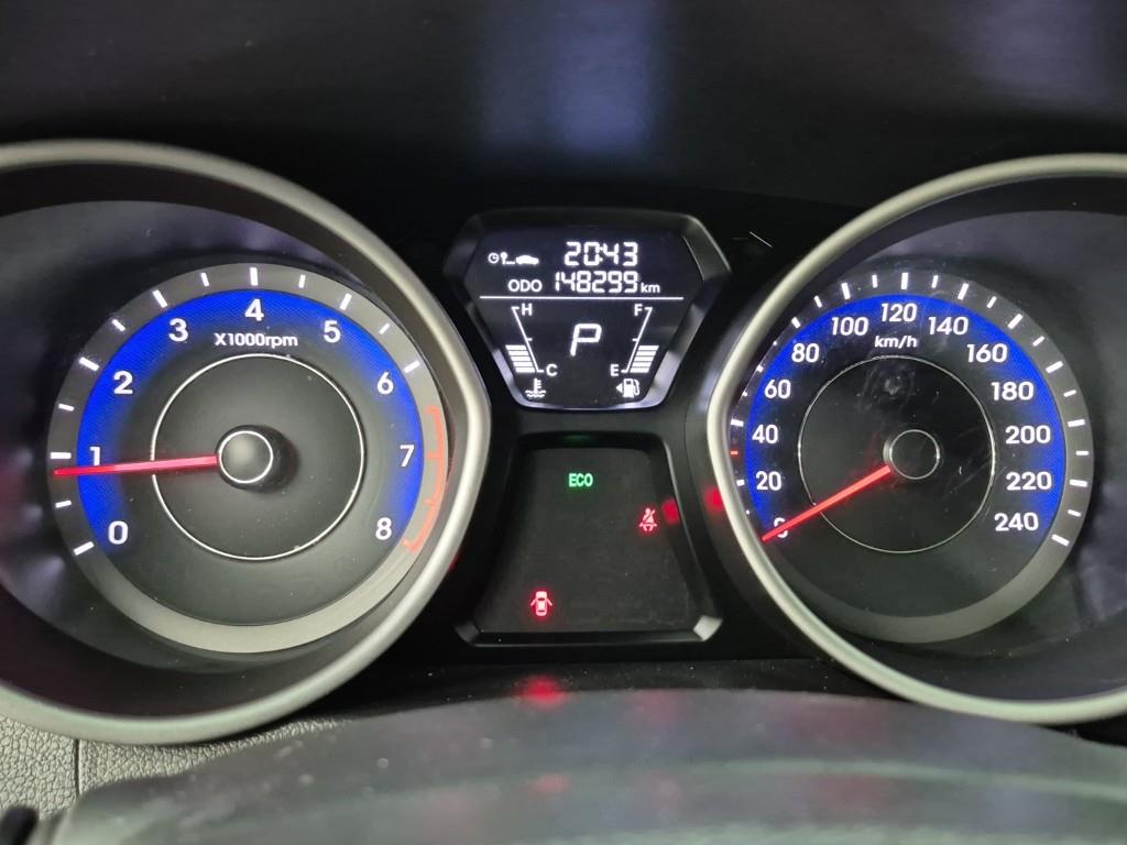 HYUNDAI Avante - Vista 7