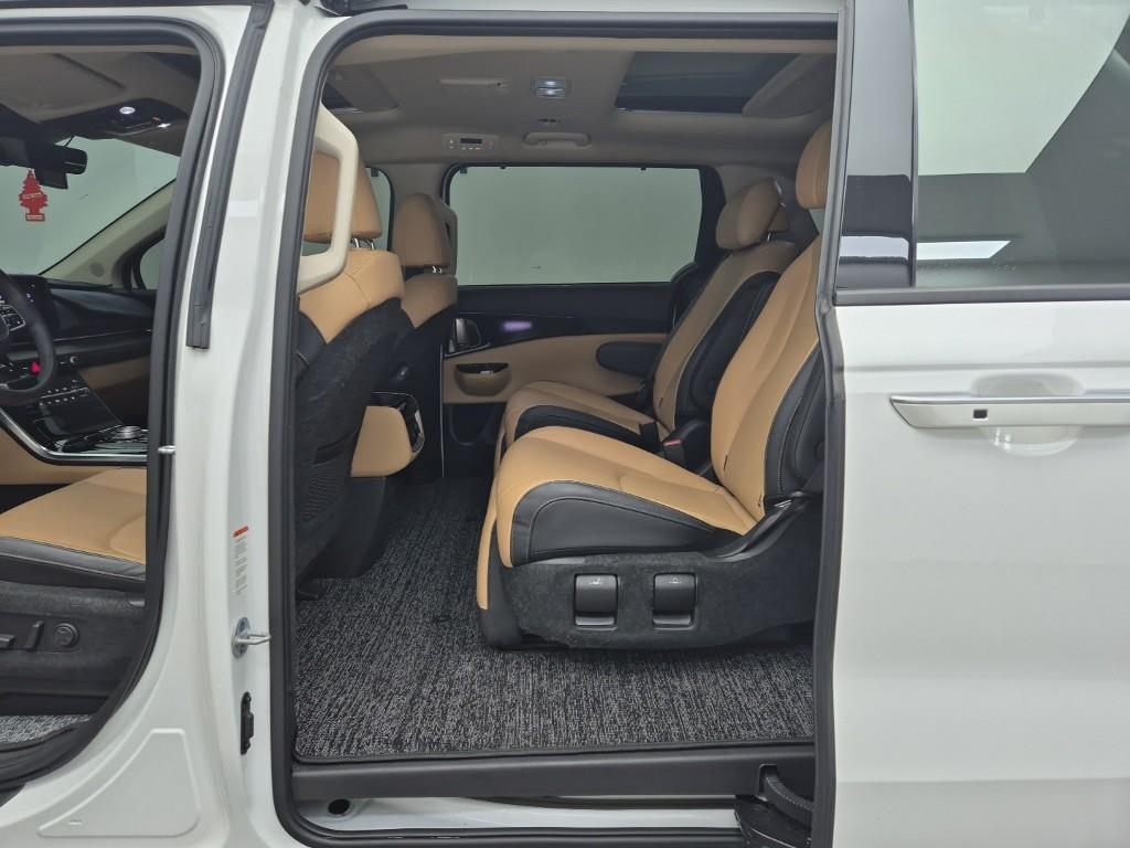 KIA Carnival - Vista 12