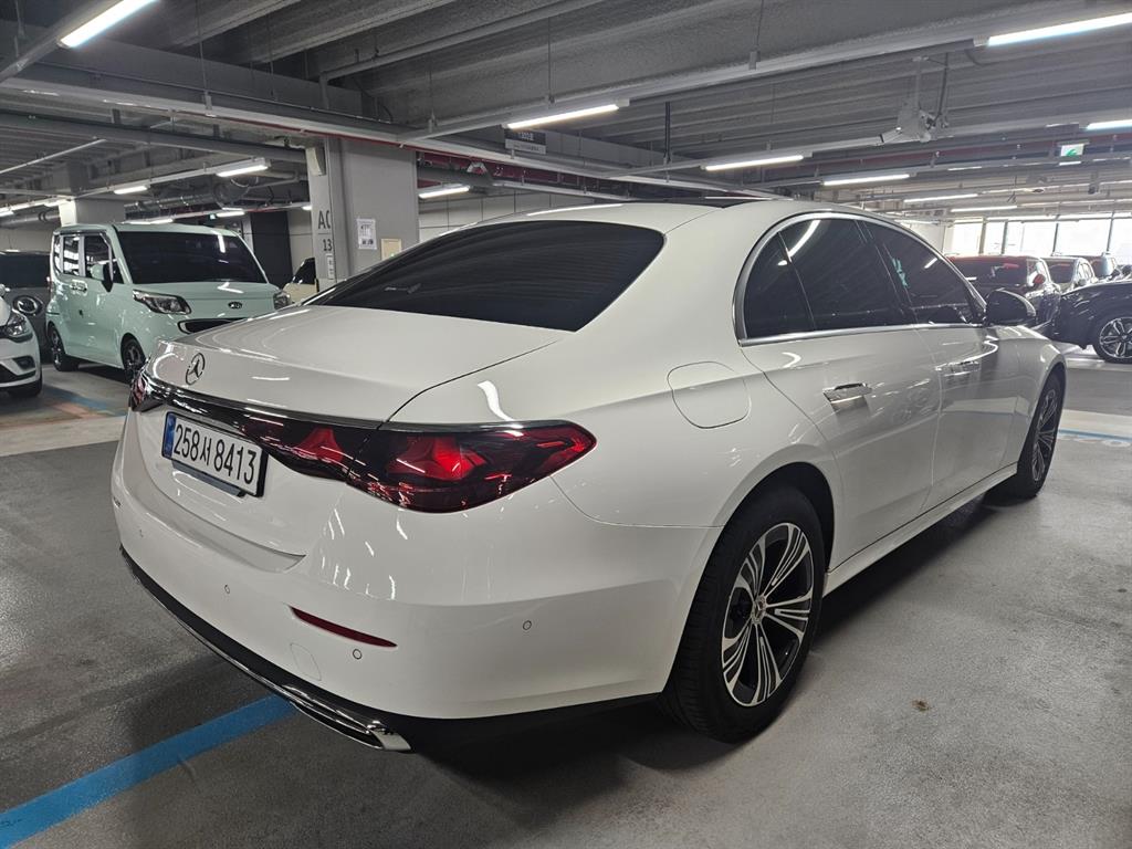 Mercedes Benz E class - Vista 2