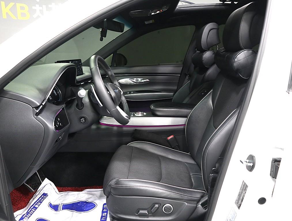 Genesis GV70 - Vista 9