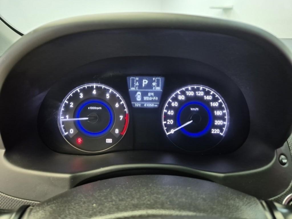 HYUNDAI Accent - Vista 6