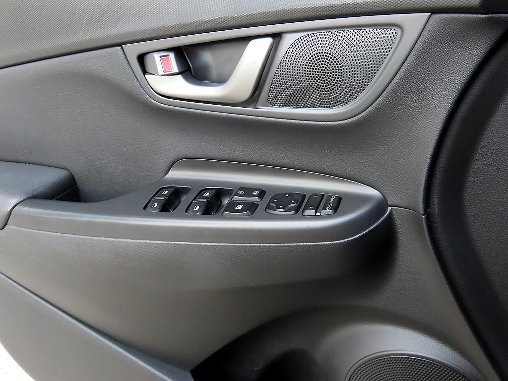 HYUNDAI Kona - Vista 11