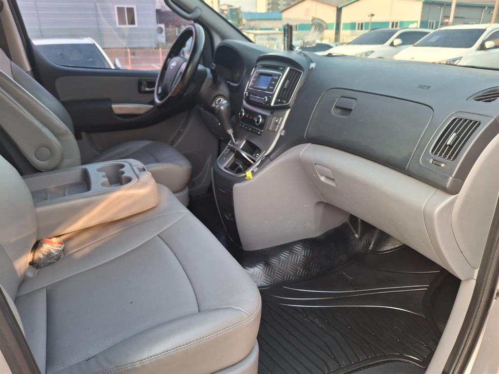 HYUNDAI Starex - Vista 11