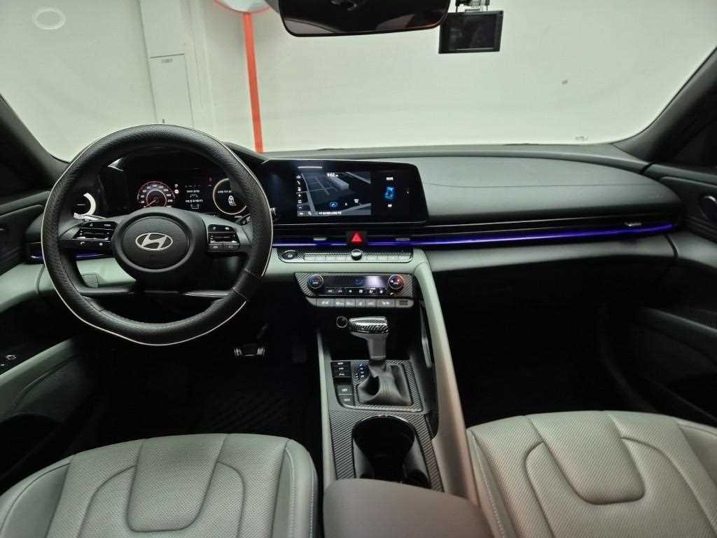 HYUNDAI Avante - Vista 7