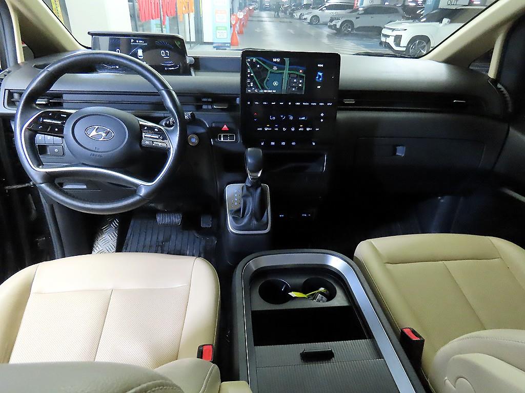 HYUNDAI Staria - Vista 10