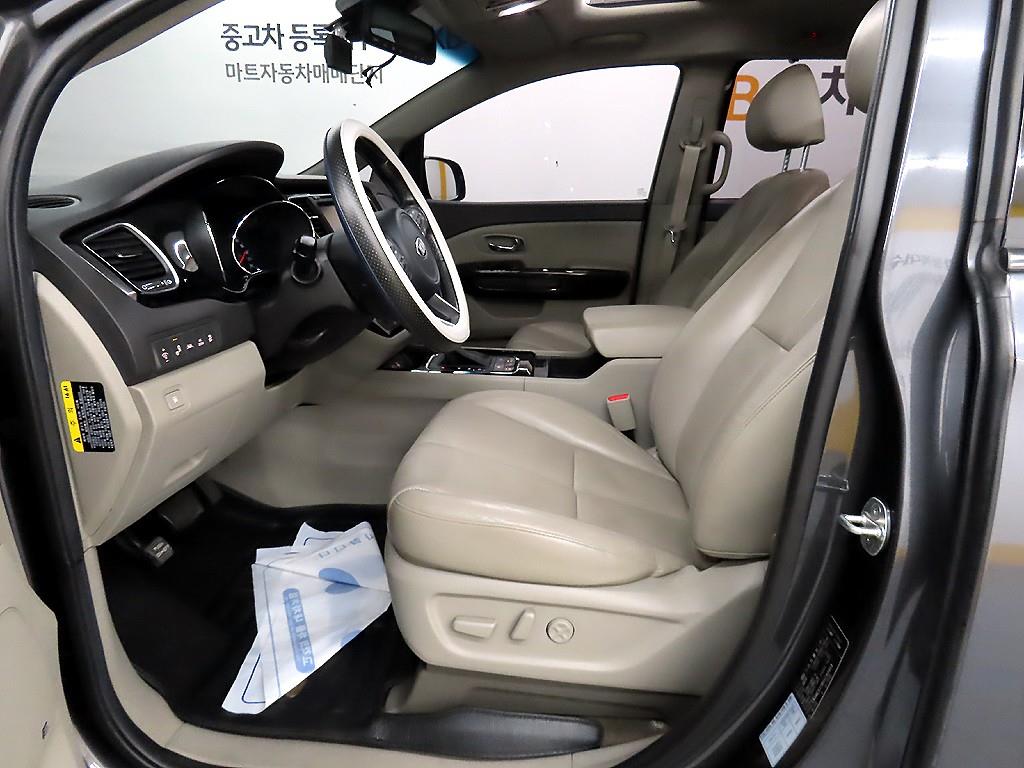 KIA Carnival - Vista 5