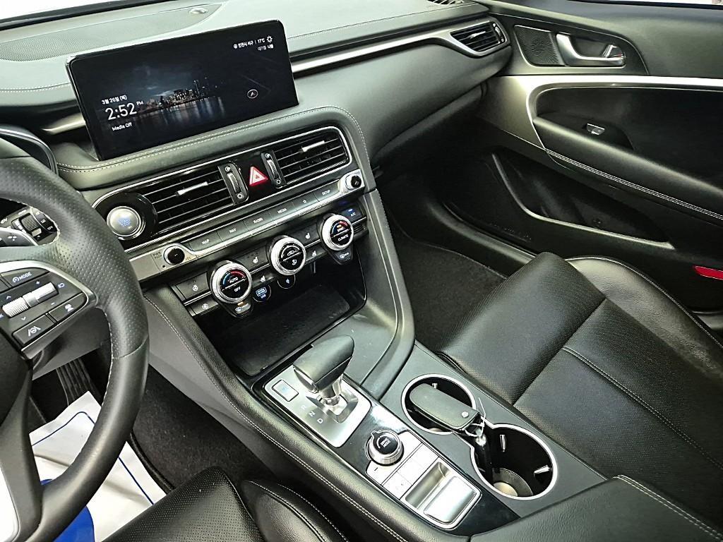 Genesis G70 - Vista 11