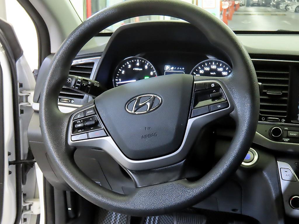 HYUNDAI Avante - Vista 8