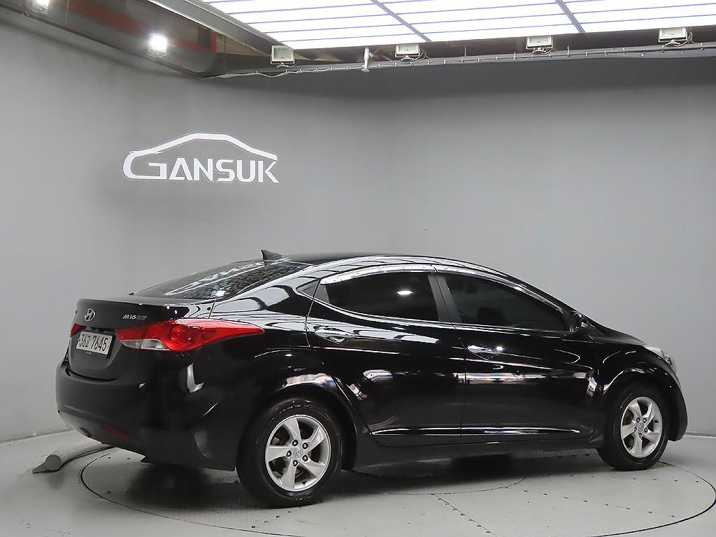 HYUNDAI Avante - Vista 7