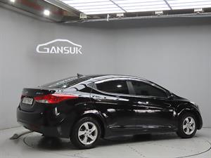 HYUNDAI Avante - Vista 8