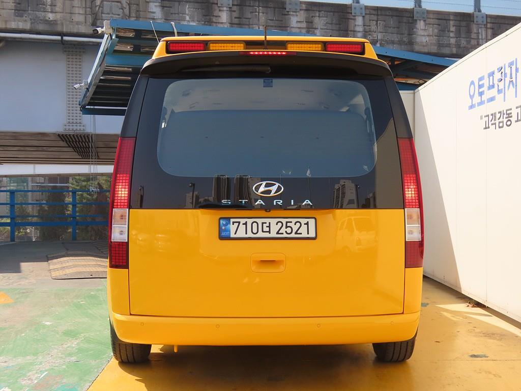 HYUNDAI Staria - Vista 3