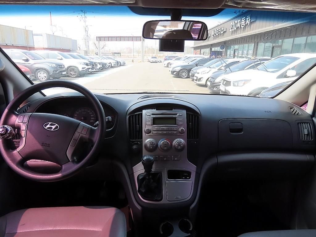 HYUNDAI Starex - Vista 10