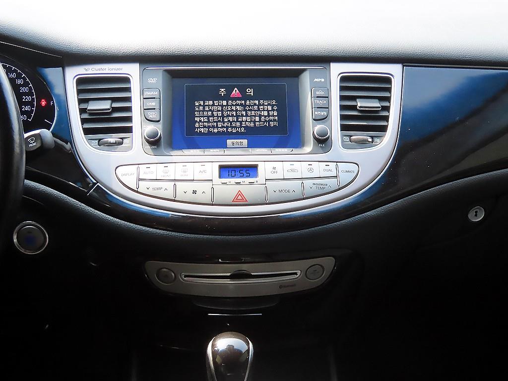 HYUNDAI Genesis - Vista 10