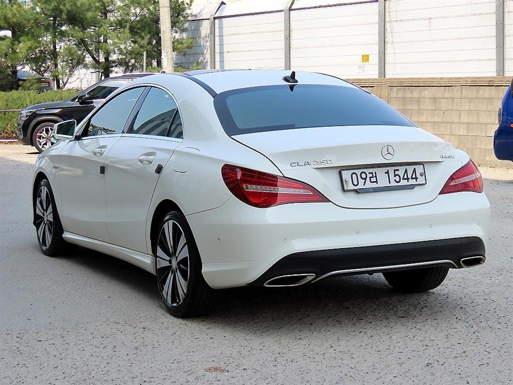 Mercedes Benz CLA Class - Vista 3