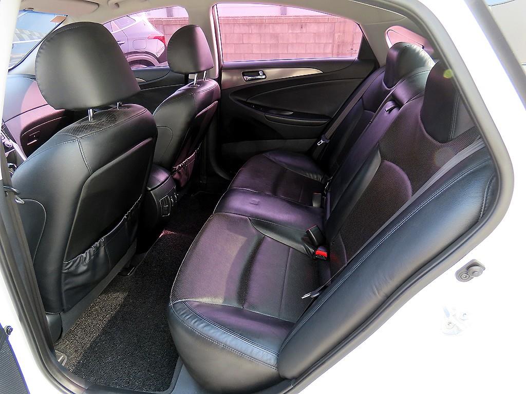 HYUNDAI Sonata - Vista 6