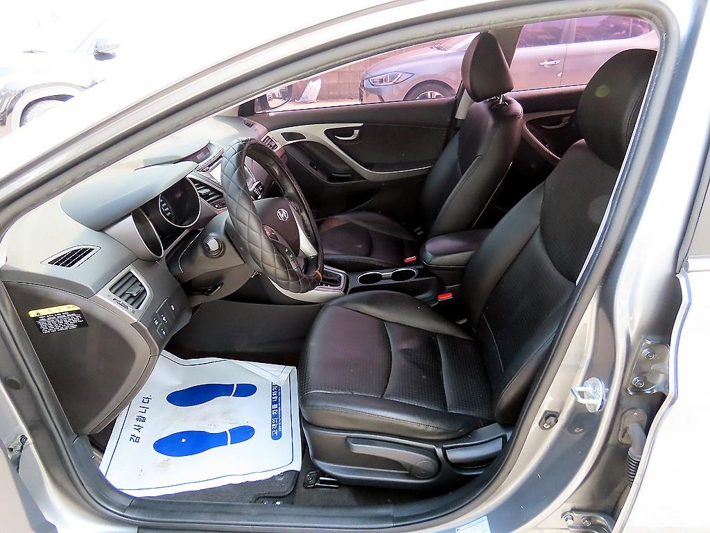 HYUNDAI Avante - Vista 5