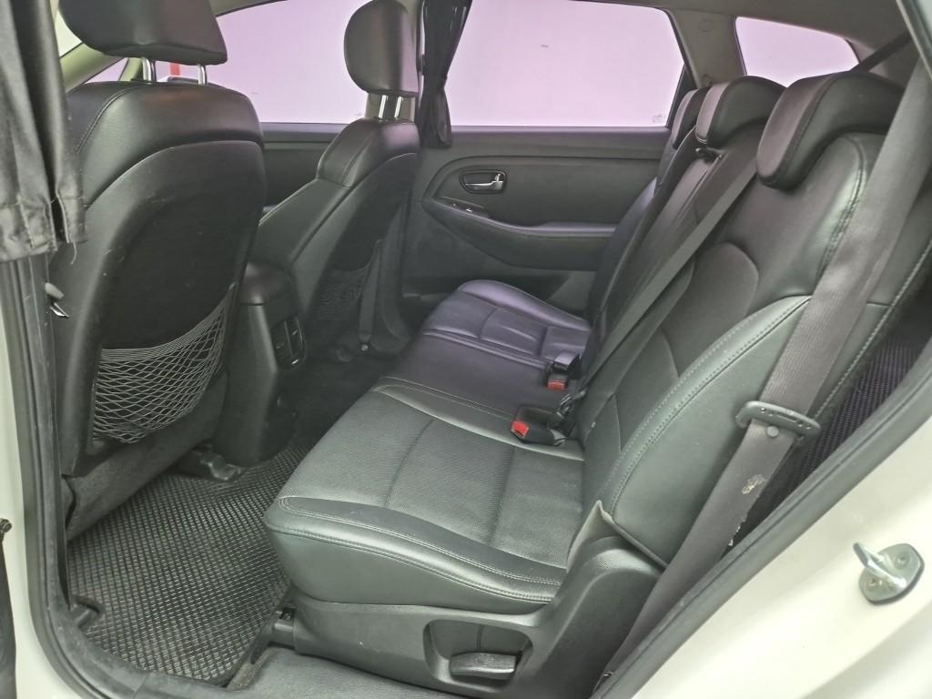 KIA Carens - Vista 12