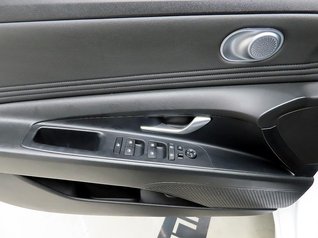 HYUNDAI Avante - Vista 11