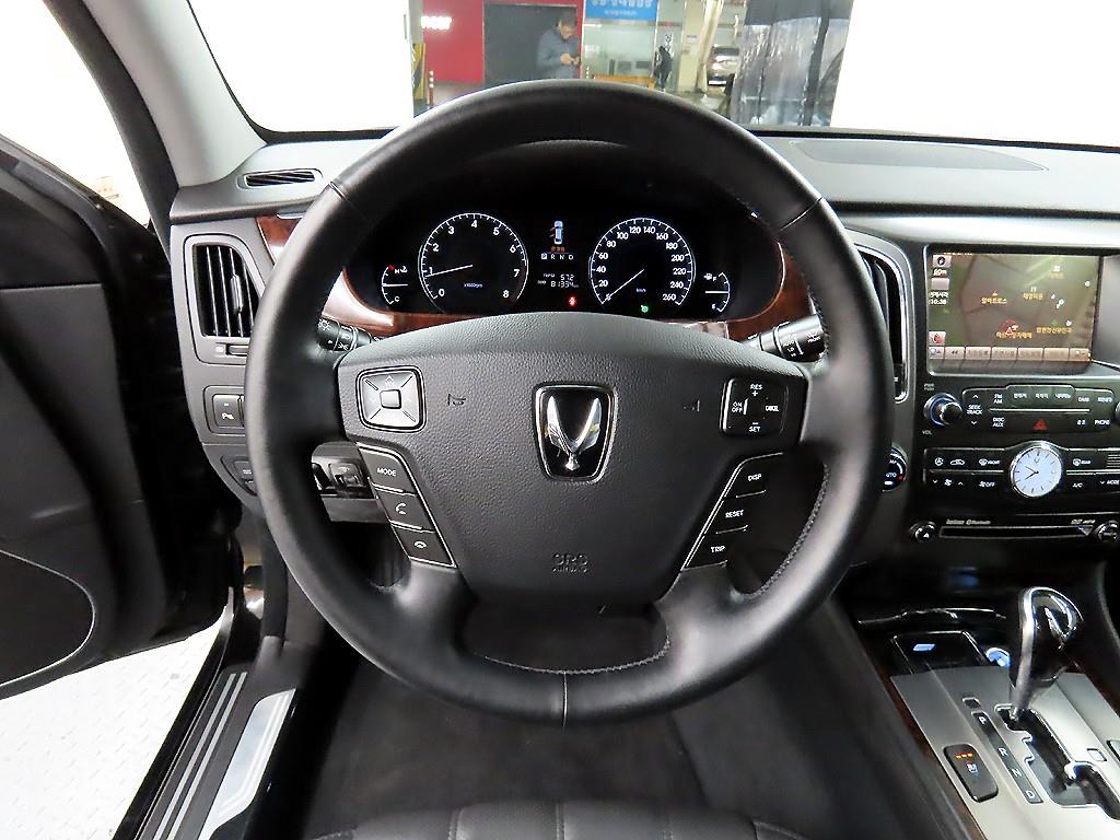 HYUNDAI Equus - Vista 9