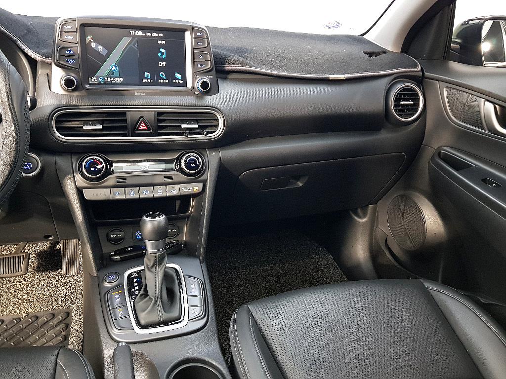 HYUNDAI Kona - Vista 10