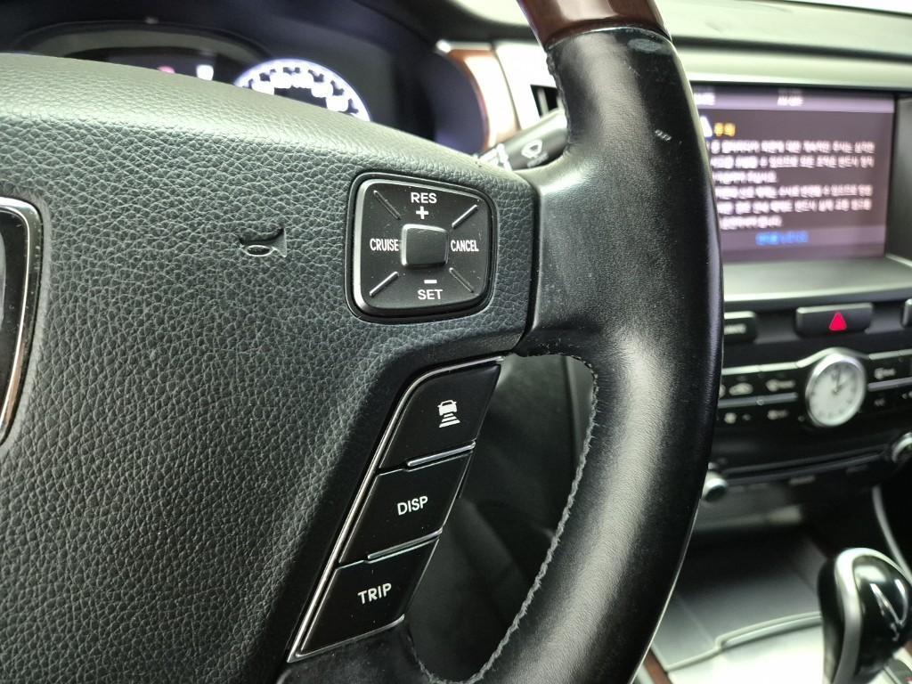 HYUNDAI Equus - Vista 10