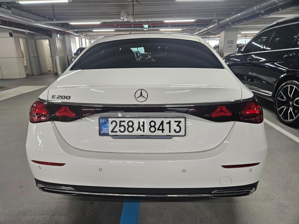 Mercedes Benz E class - Vista 4
