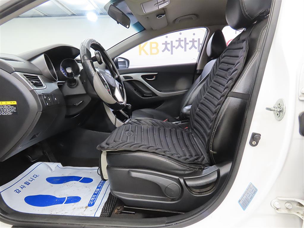 HYUNDAI Avante - Vista 5