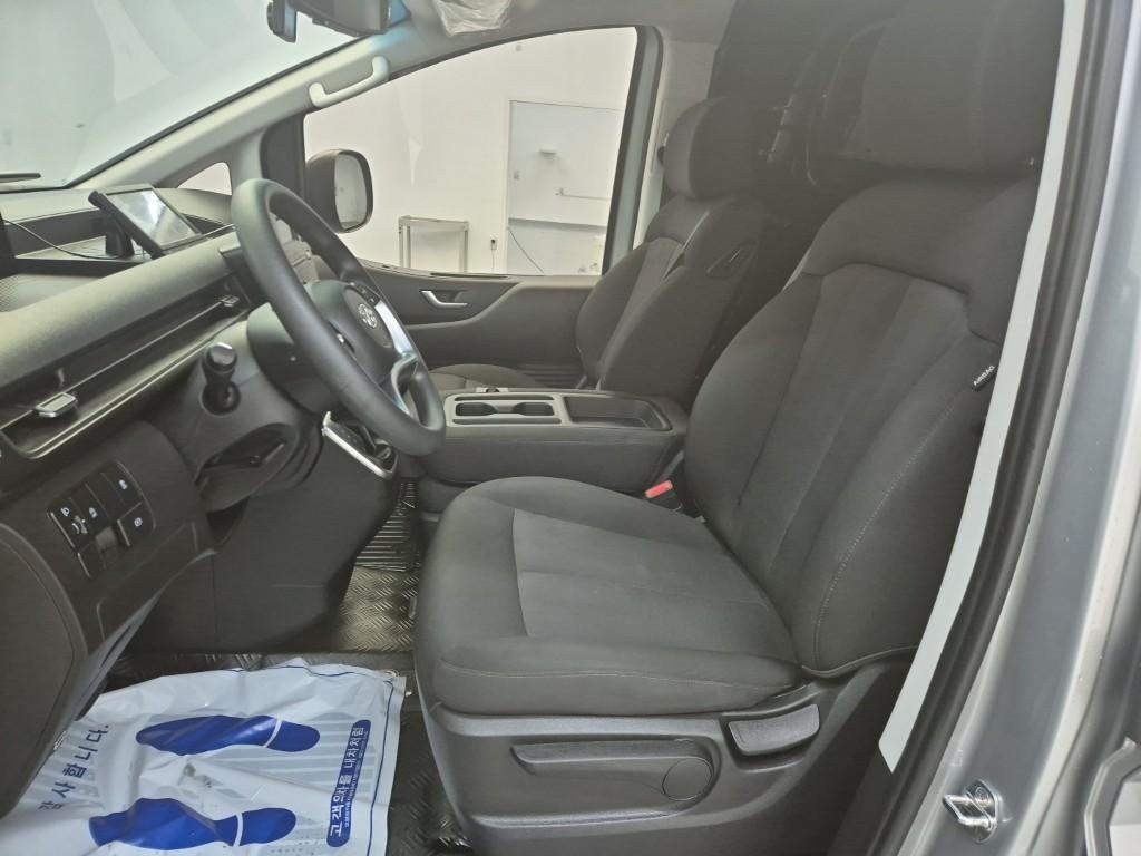 HYUNDAI Staria - Vista 11