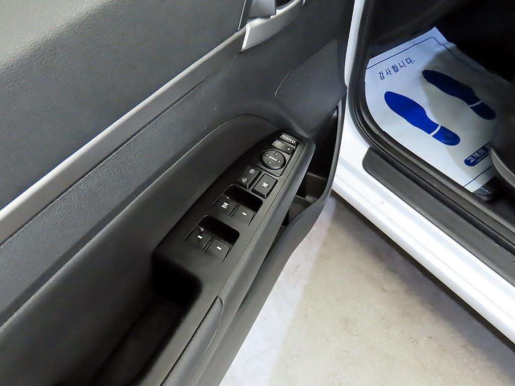 HYUNDAI Avante 2018 Blanco - Importación desde Corea - HF Imports Iquique - Foto 17