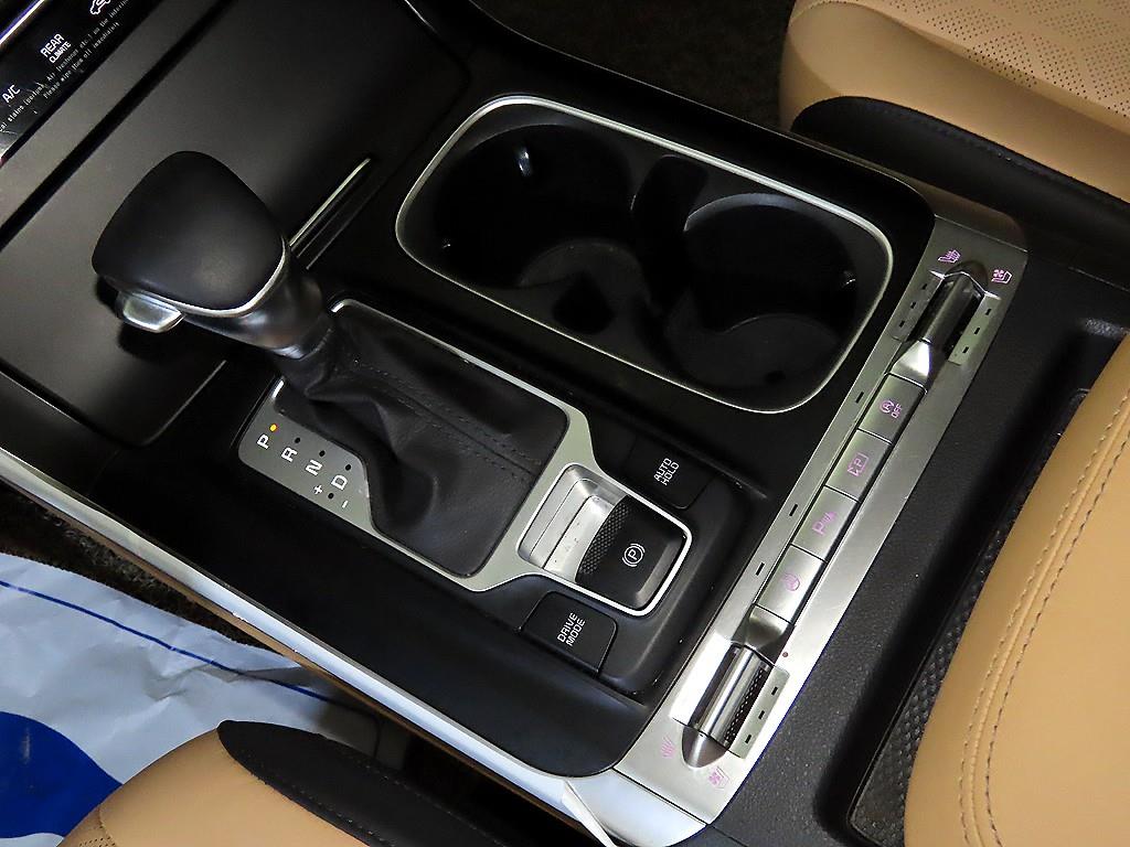 KIA Carnival - Vista 12