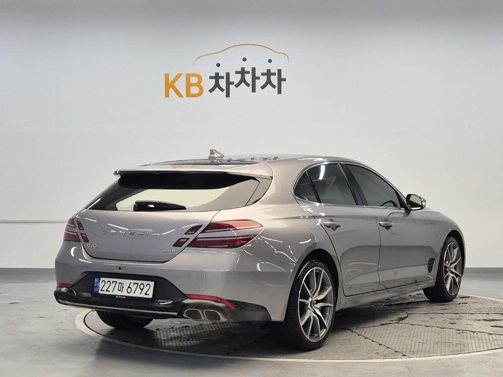 Genesis G70 - Vista 4