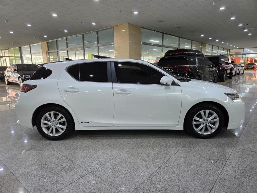 Lexus CT - Vista 5