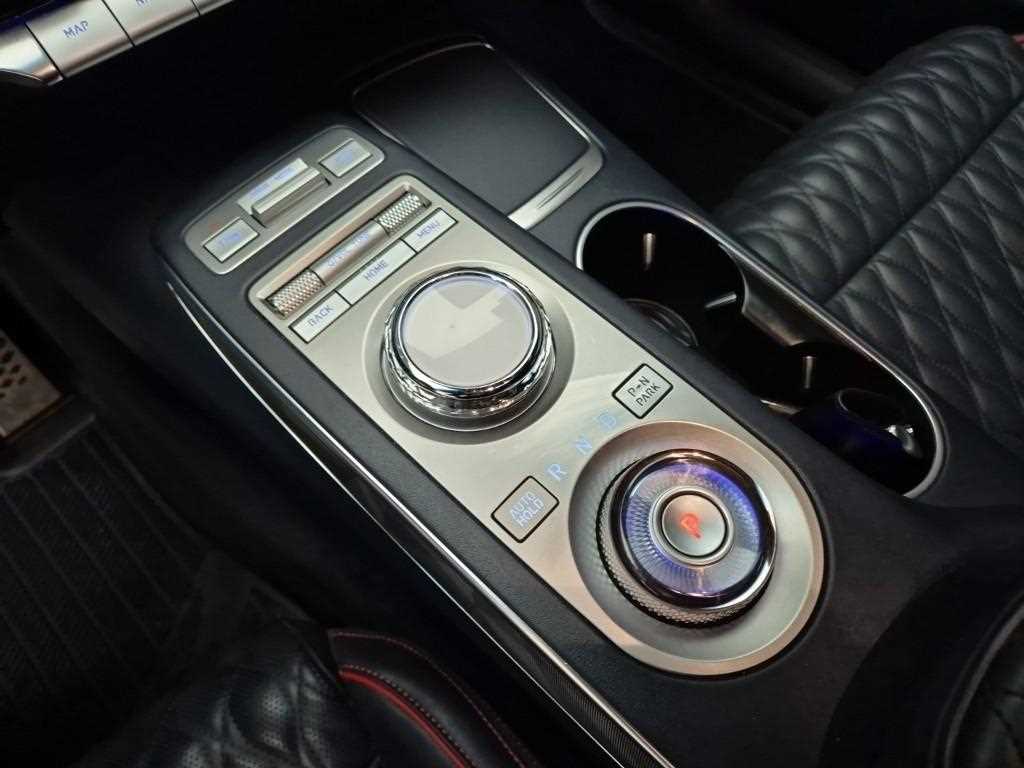 Genesis GV70 - Vista 8