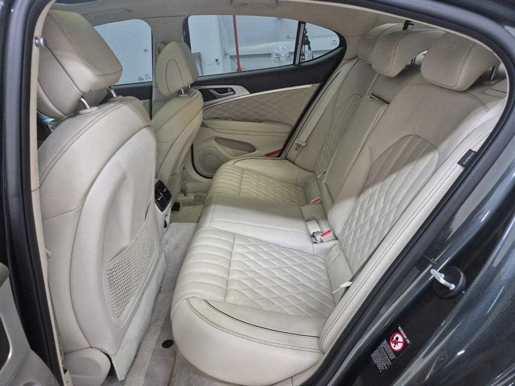 Genesis G70 - Vista 12