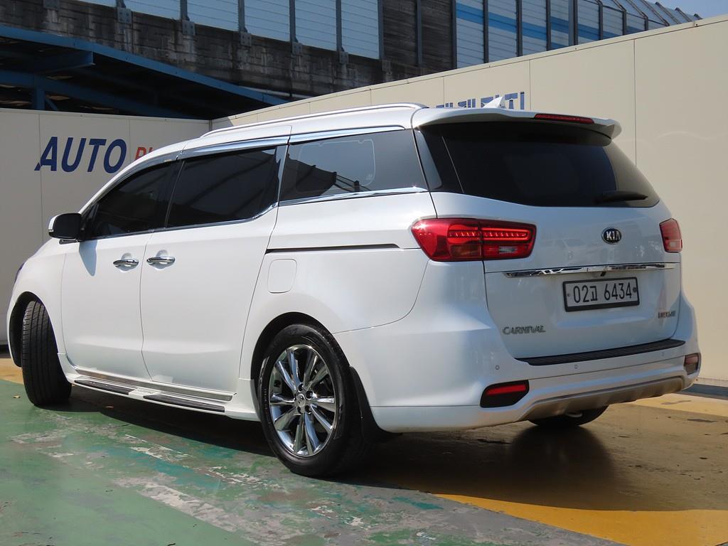 KIA Carnival - Vista 3