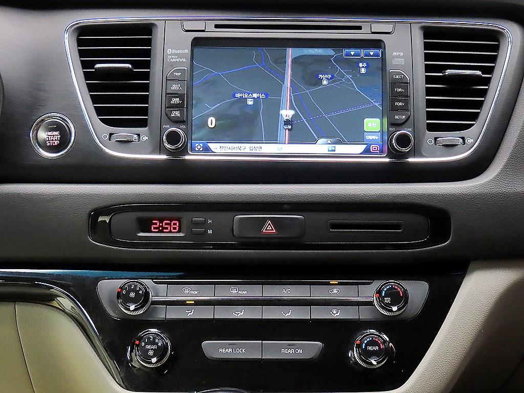 KIA Carnival - Vista 12