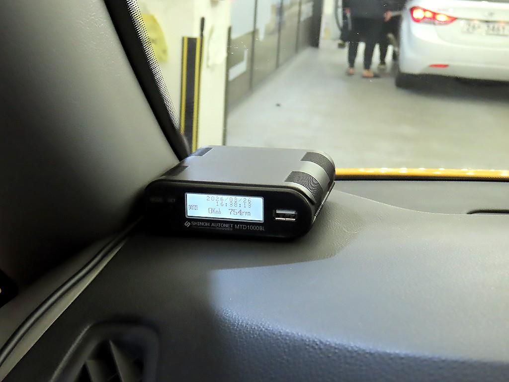 HYUNDAI Starex 2019 Amarillo - Importación desde Corea - HF Imports Iquique - Foto 13