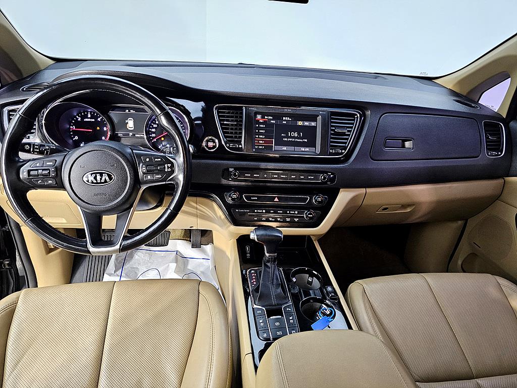 KIA Carnival - Vista 5