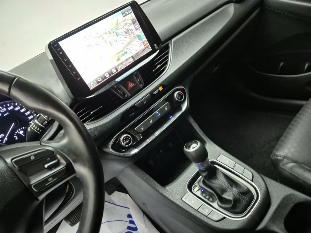 HYUNDAI i30 - Vista 10