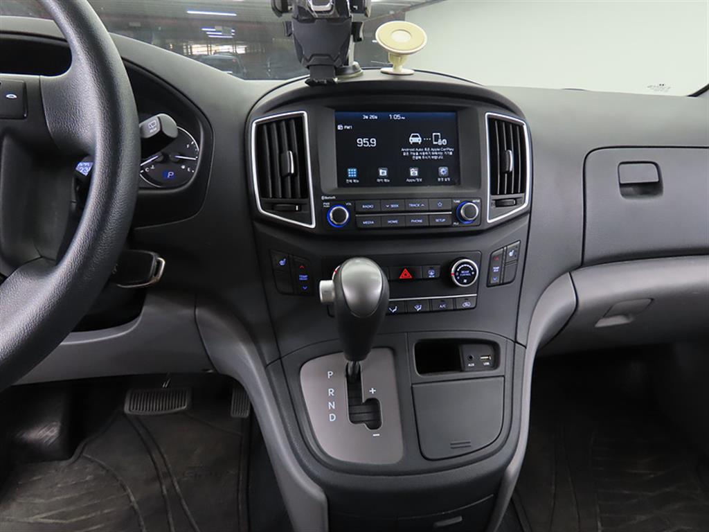 HYUNDAI Starex - Vista 10