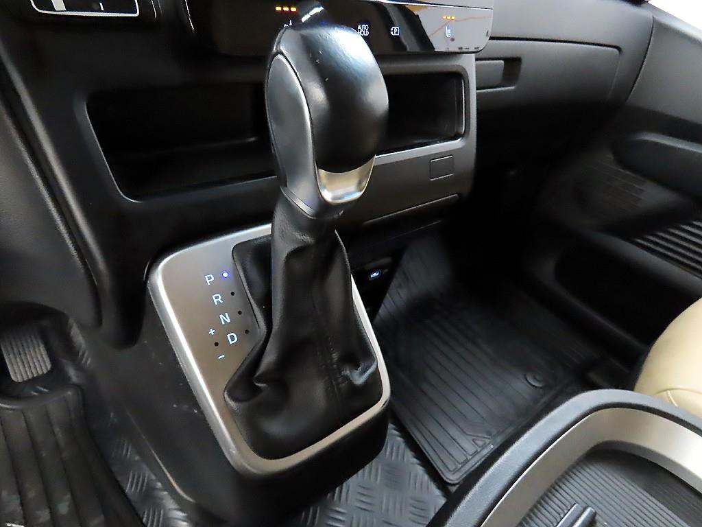 HYUNDAI Staria - Vista 10