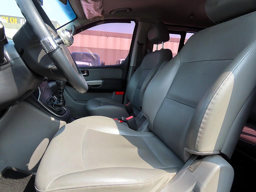 HYUNDAI Starex - Vista 6