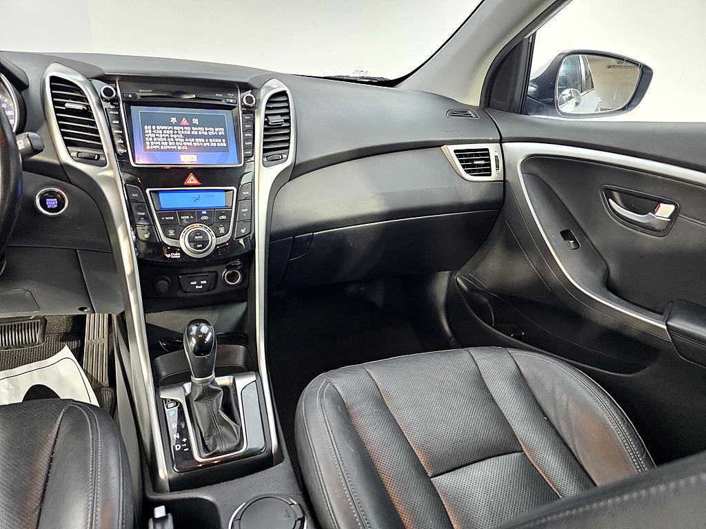 HYUNDAI i30 - Vista 10