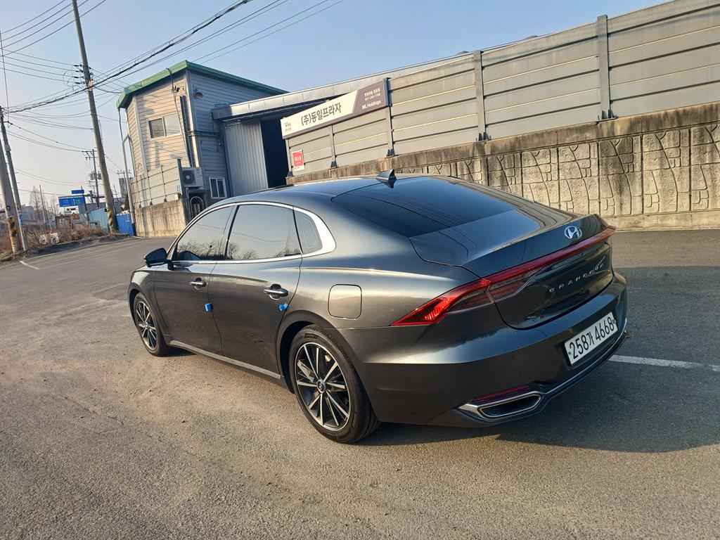 HYUNDAI Grandeur - Vista 3